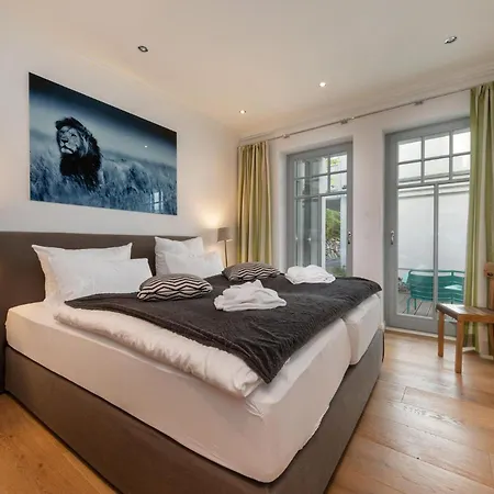 Theres Dolphin * Sellin (Rugen)