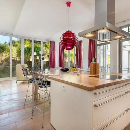 Theres Dolphin Apartment