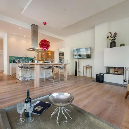 Theres Dolphin Apartment *