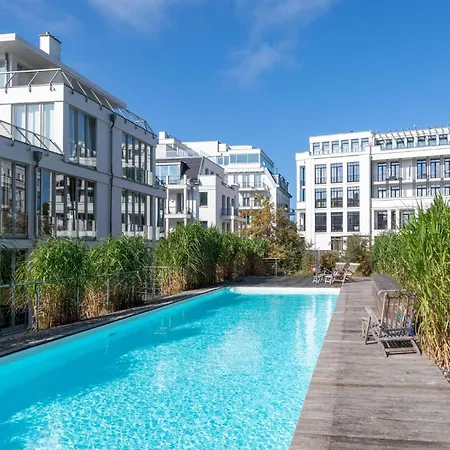 Theres Dolphin Apartment